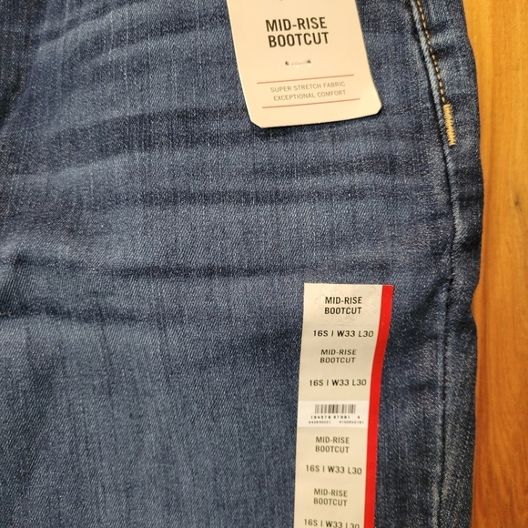 Signature Levi's Mid-rise Bootcut Women's Blue Jeans - Picture 3 of 11